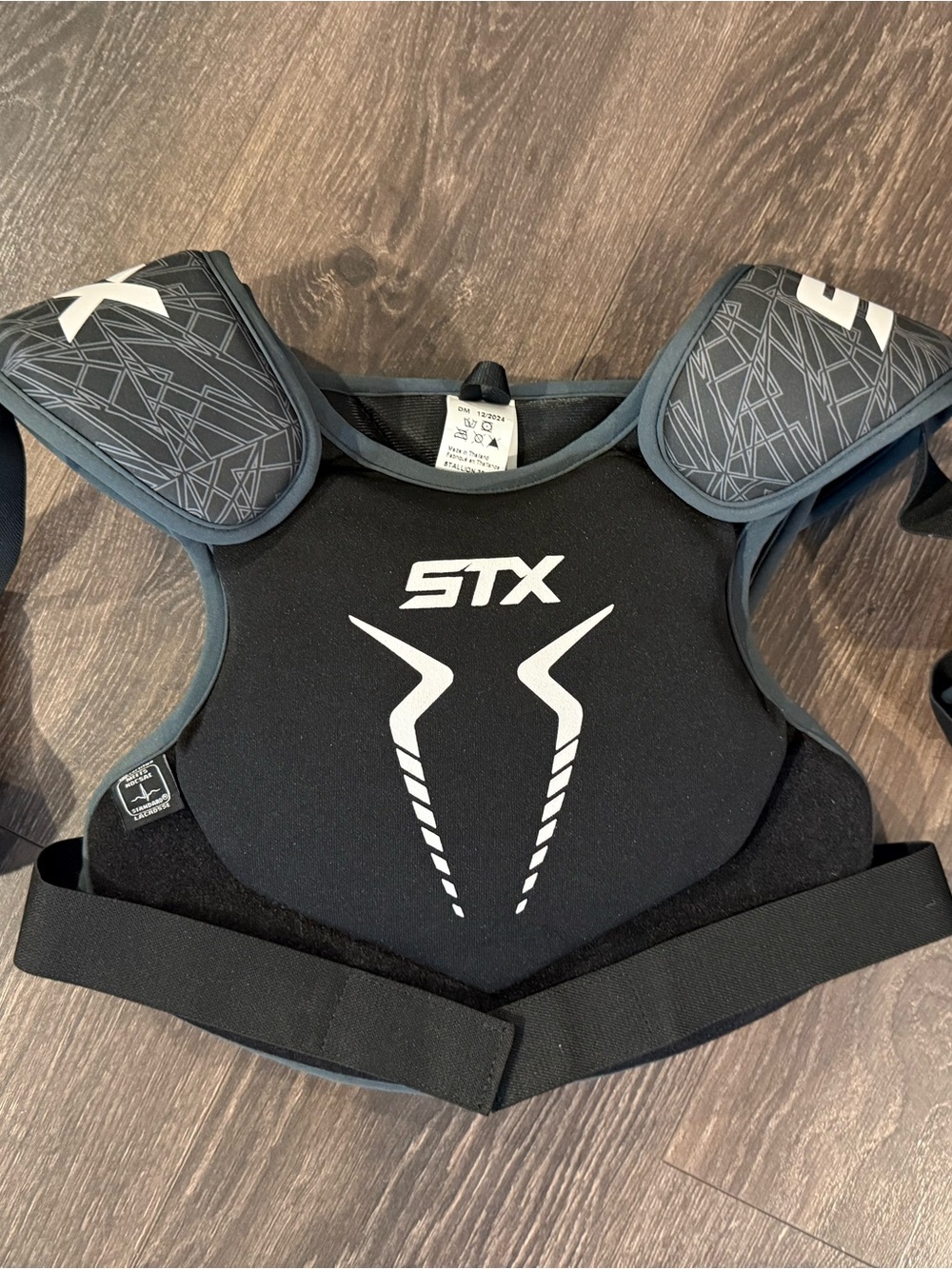 STX Stallion Lacrosse Shoulder Pad Youth Large NWOT Black/Grey